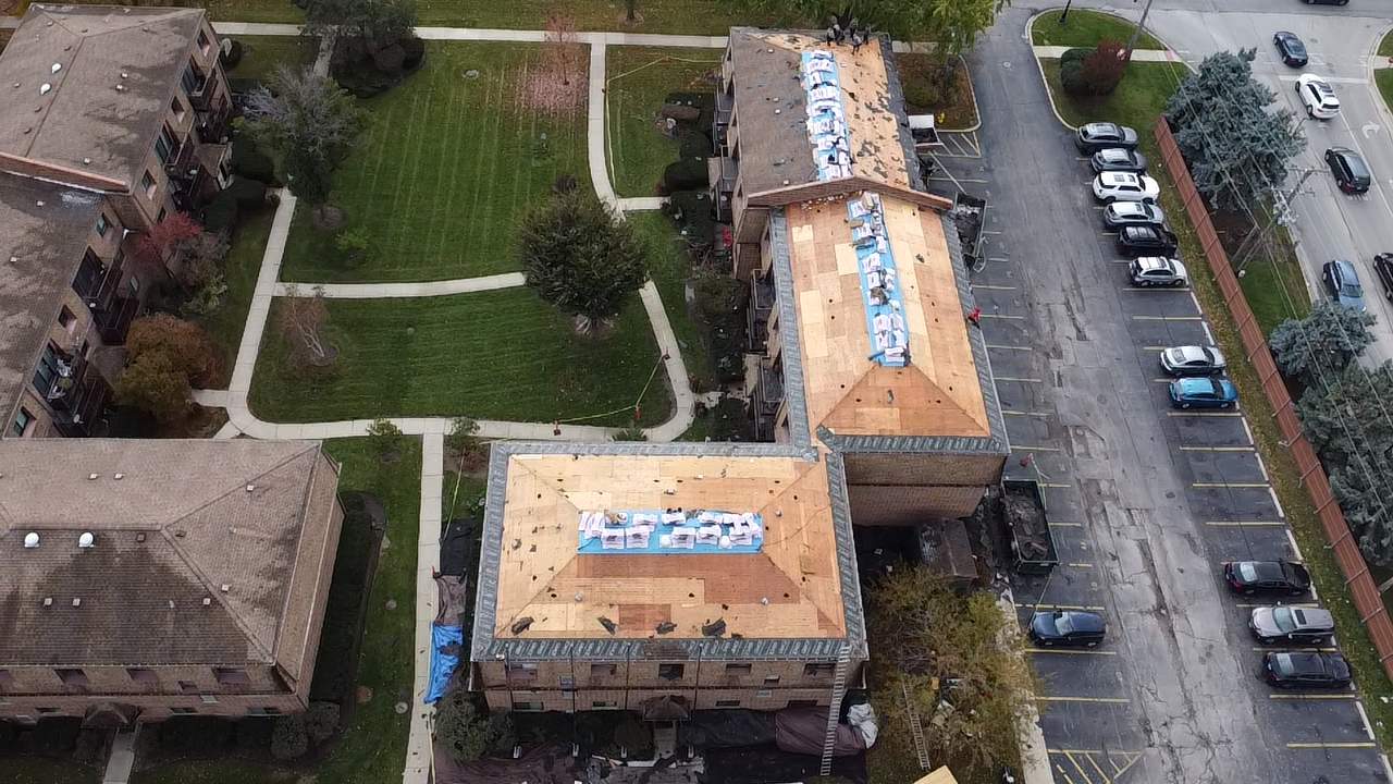 Large-scale commercial roof installation for retail complex in Bolingbrook